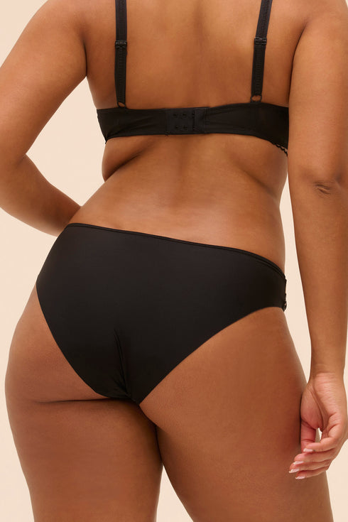 Simone Perele 1G2 Romance Brief