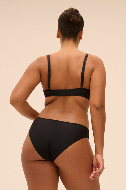 Simone Perele 1G2 Romance Brief