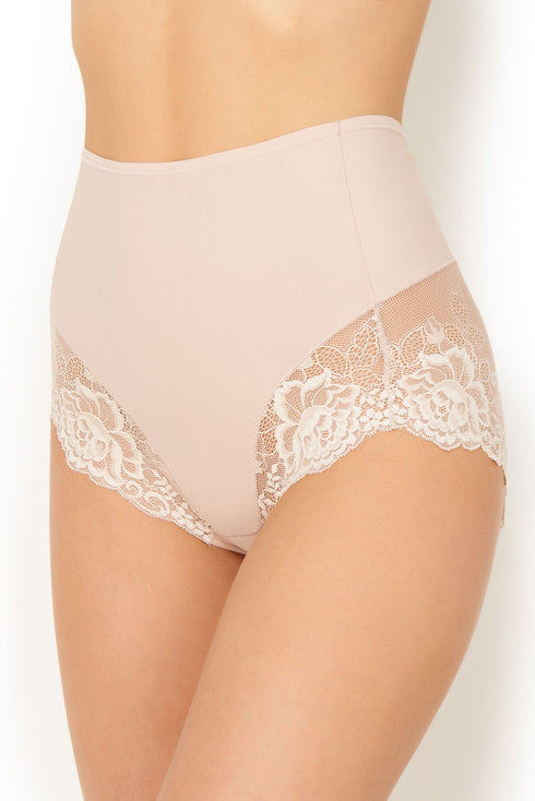 Janira Greta NIKI QUEEN GRETA