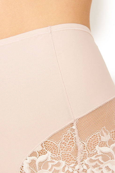 Janira Greta NIKI QUEEN GRETA