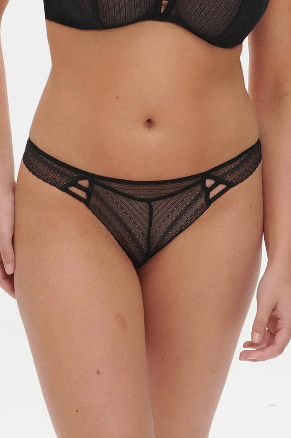 Simone Perele 1D6 Pia Brief