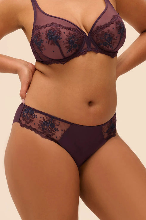 Simone Perele 1E2 Intrigue Brief