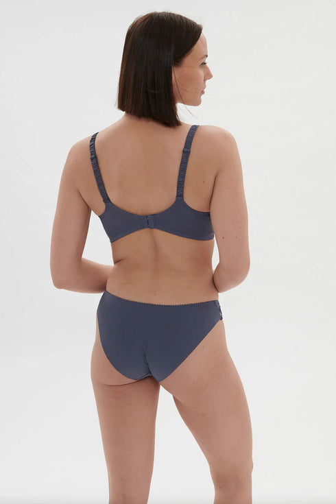 Simone Perele 1E2 Intrigue Brief