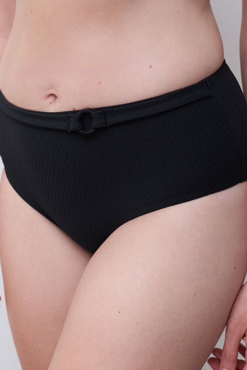 Femilet Navarino Full Brief