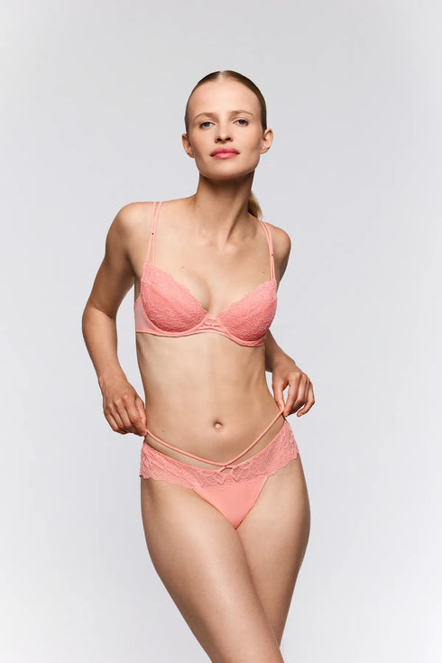 Sarda Amelia Thong