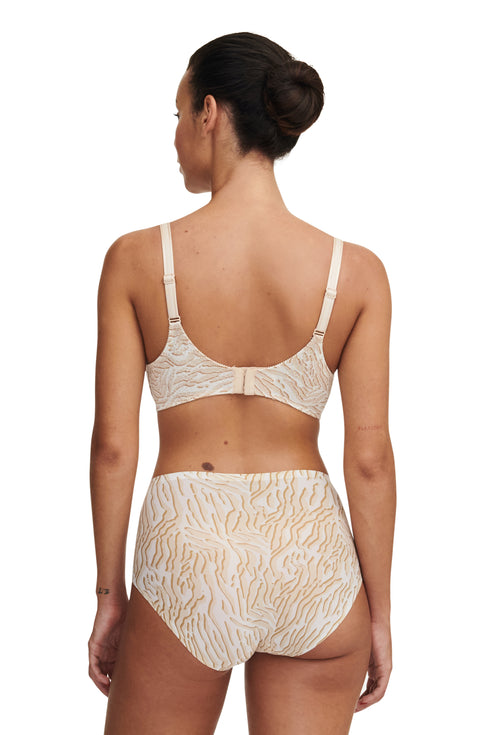 Chantelle C Magnifique Seamless Unlined Minimizer Bra