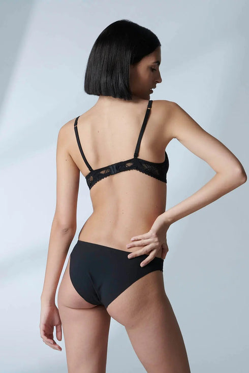 Simone Perele 1A4 Victoire Brief