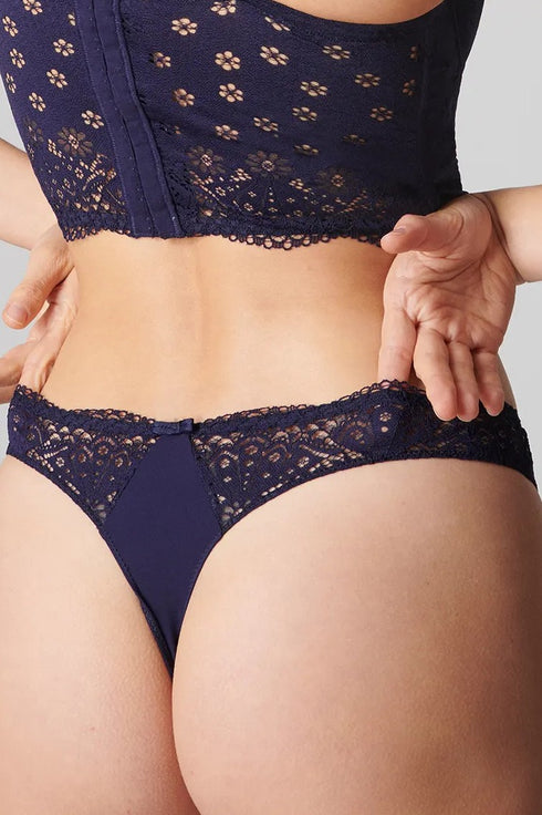 Simone Perele 1B4 Aimee Thong