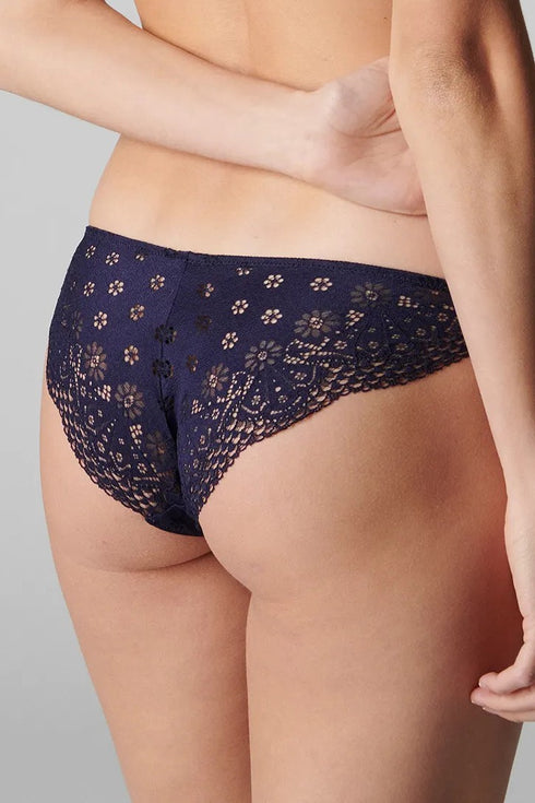 Simone Perele 1B4 Aimee Brief