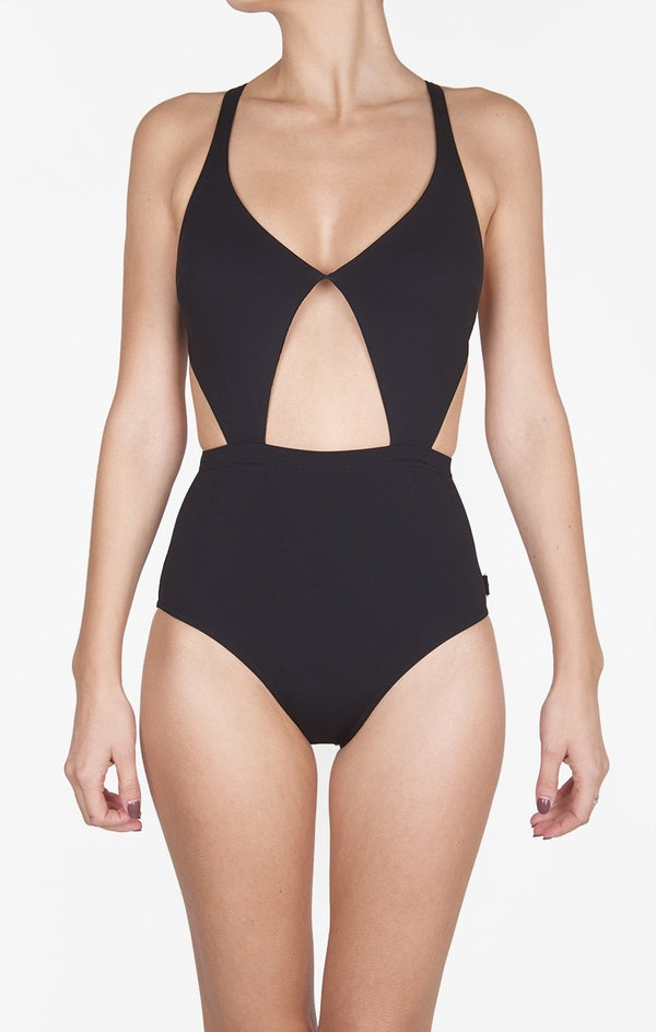 Shan Intemporel Cut out one piece