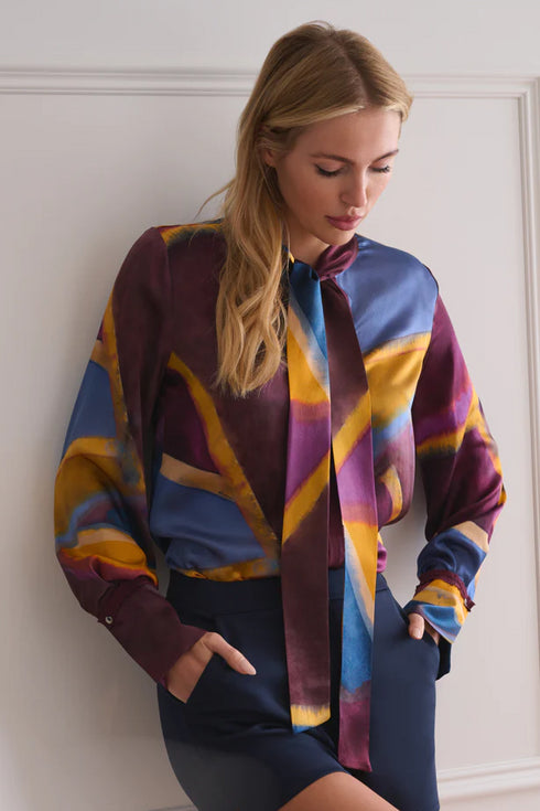 Shan Soie Bow-Tie Neck Silk Blouse