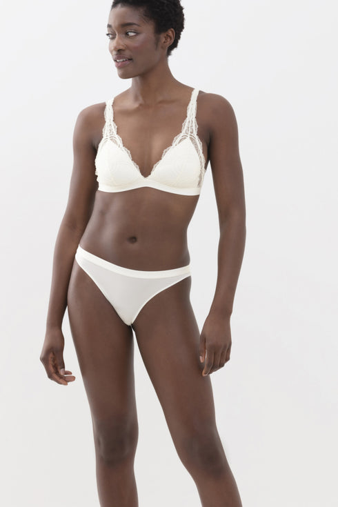 Mey Serie Poetry Fame Brazilian